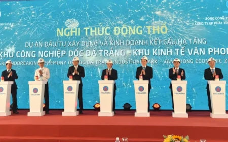 LỄ KHỞI CÔNG DỰ ÁN KHU CÔNG NGHIỆP DỐC ĐÁ TRẮNG Groundbreaking Ceremony for the Doc Đa Trang Industrial Zone Project