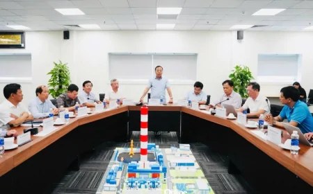 Thứ trưởng Bộ Công Thương Nguyễn Hoàng Long thăm và làm việc với Nhà máy nhiệt điện BOT Vân Phong 1