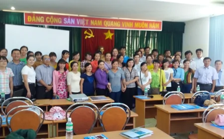 Đoàn sinh viên nghiên cứu thực địa của Khoa địa lý Trường Đại học sư phạm TP Hồ Chí Minh đến tham quan Khu kinh tế Vân Phong