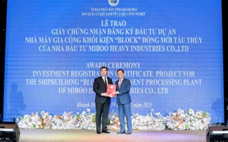 LỄ TRAO GIẤY CHỨNG NHẬN ĐĂNG KÝ ĐẦU TƯ DỰ ÁN NHÀ MÁY GIA CÔNG KHỐI KIỆN “BLOCK” PHỤC VỤ ĐÓNG MỚI TÀU THỦY