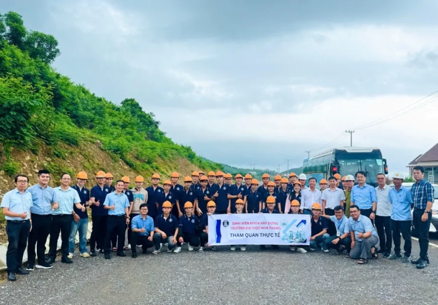 TỔ CHỨC THAM QUAN THỰC TẾ CÁC DỰ ÁN THI CÔNG TẠI KHU KINH TẾ VÂN PHONG CHO TÂN SINH VIÊN TRƯỜNG ĐẠI HỌC NHA TRANG