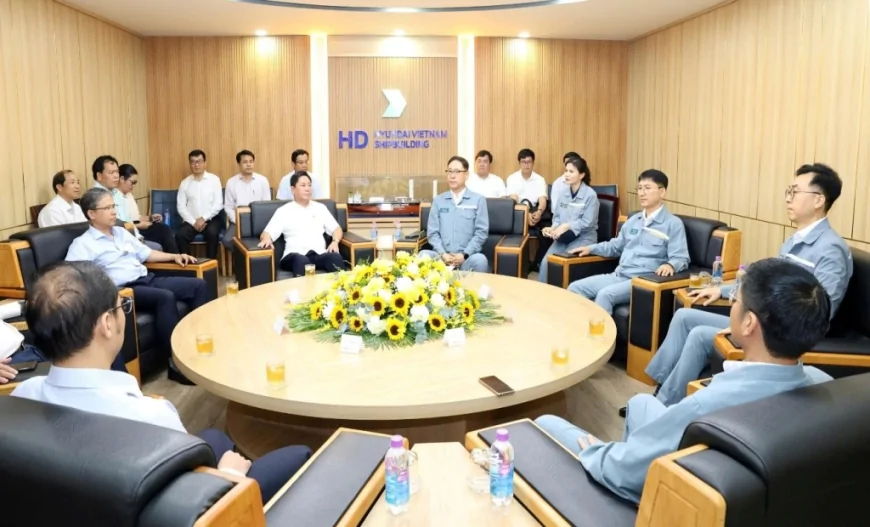 CHỦ TỊCH UBND TỈNH TRẦN QUỐC NAM LÀM VIỆC TẠI KHU KINH TẾ VÂN PHONG VÀ CÔNG TY TNHH ĐÓNG TÀU HD HUYNDAI VIỆT NAM