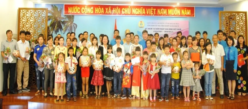 Hội nghị biểu dương gia đình công nhân lao động tiêu biểu tại Khu công nghiệp Suối Dầu