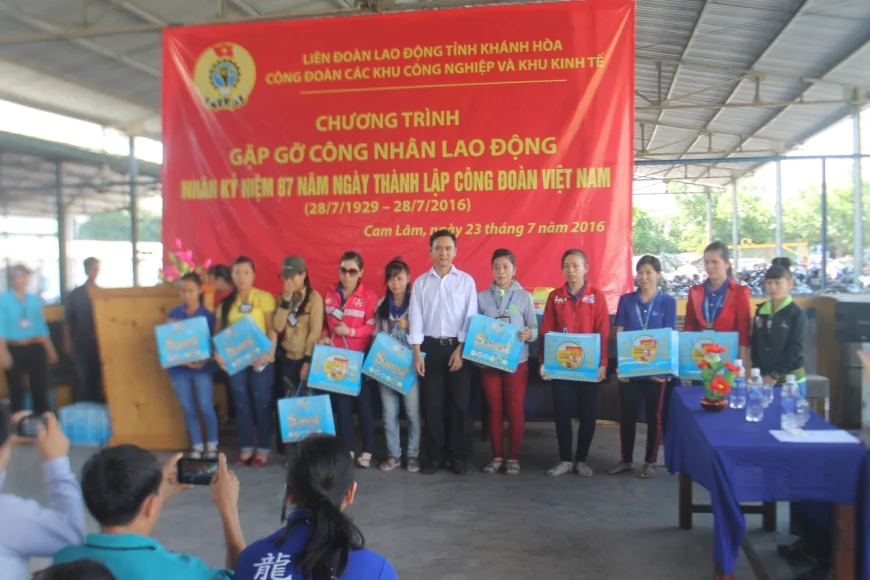 Gặp gỡ công nhân lao động trong Khu công công nghiệp Suối Dầu