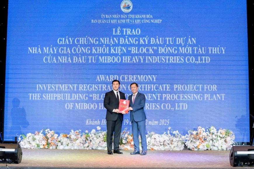LỄ TRAO GIẤY CHỨNG NHẬN ĐĂNG KÝ ĐẦU TƯ DỰ ÁN NHÀ MÁY GIA CÔNG KHỐI KIỆN “BLOCK” PHỤC VỤ ĐÓNG MỚI TÀU THỦY