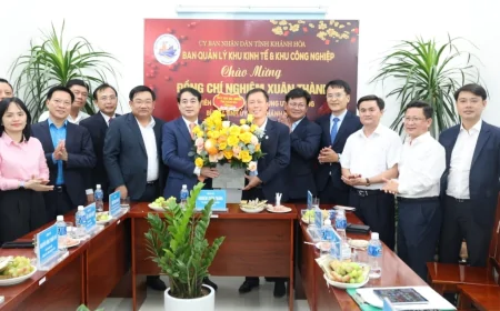 ĐÓN TIẾP BÍ THƯ TỈNH ỦY KHÁNH HÒA ĐẾN THĂM KHU CÔNG NGHIỆP THÀNH HẢI NHÂN DỊP ĐẦU XUÂN