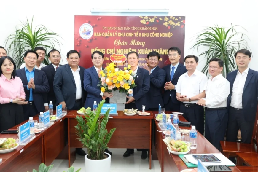 ĐÓN TIẾP BÍ THƯ TỈNH ỦY KHÁNH HÒA ĐẾN THĂM KHU CÔNG NGHIỆP THÀNH HẢI NHÂN DỊP ĐẦU XUÂN
