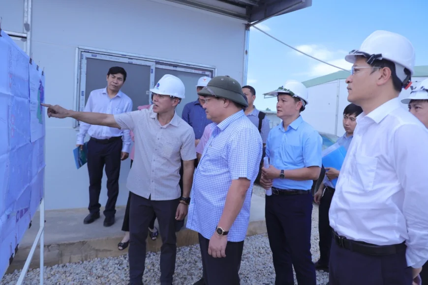 Phó Chủ tịch UBND tỉnh Trịnh Minh Hoàng kiểm tra thực địa công tác giải phóng mặt bằng các khu công nghiệp