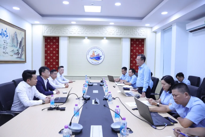 Trưởng Ban Quản lý Khu kinh tế và Khu công nghiệp chủ trì làm việc với nhà đầu tư các dự án công nghiệp và năng lượng