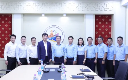 Trưởng Ban Quản lý Khu kinh tế và Khu công nghiệp chủ trì làm việc với nhà đầu tư các dự án công nghiệp và năng lượng