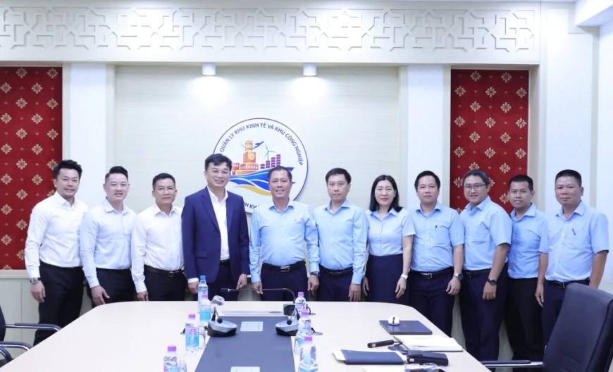Trưởng Ban Quản lý Khu kinh tế và Khu công nghiệp chủ trì làm việc với nhà đầu tư các dự án công nghiệp và năng lượng